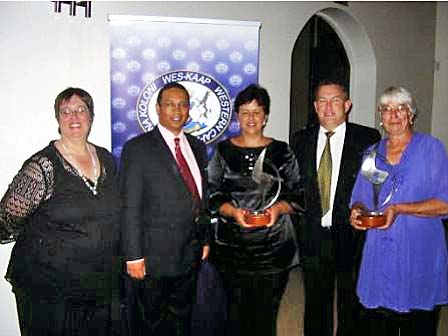 Alta Griffiths and Mariana Olivier receive their awards