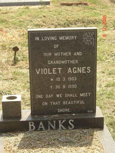 BANKS Violet Agnes 1903-1990