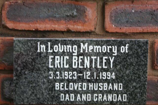 BENTLEY Eric 1923-1994