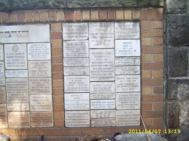 058 Memorial wall