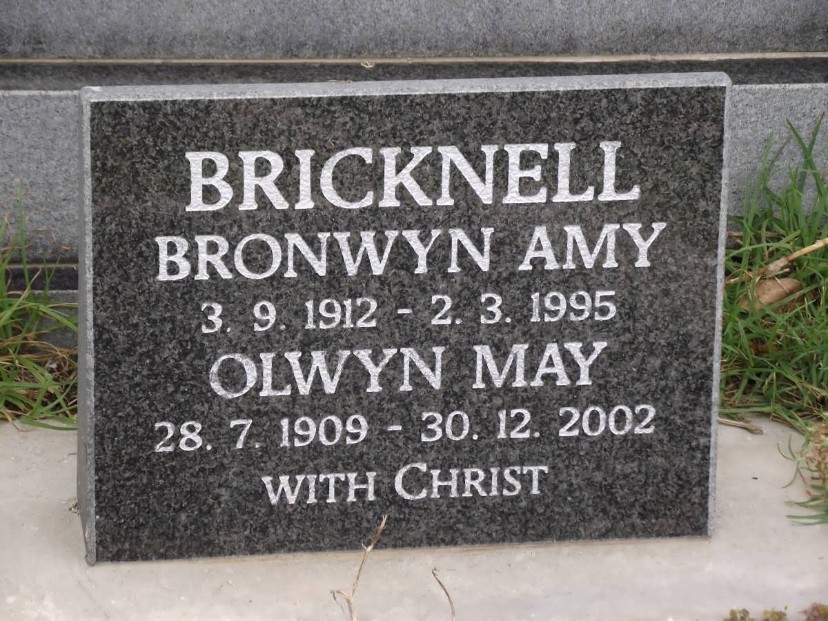 BRICKNELL Olwyn May 1909-2002 & Bronwyn Amy 1912-1995