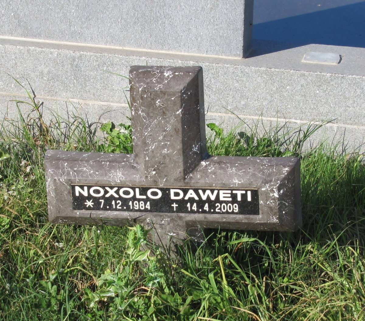 DAWETI Noxolo 1984-2009