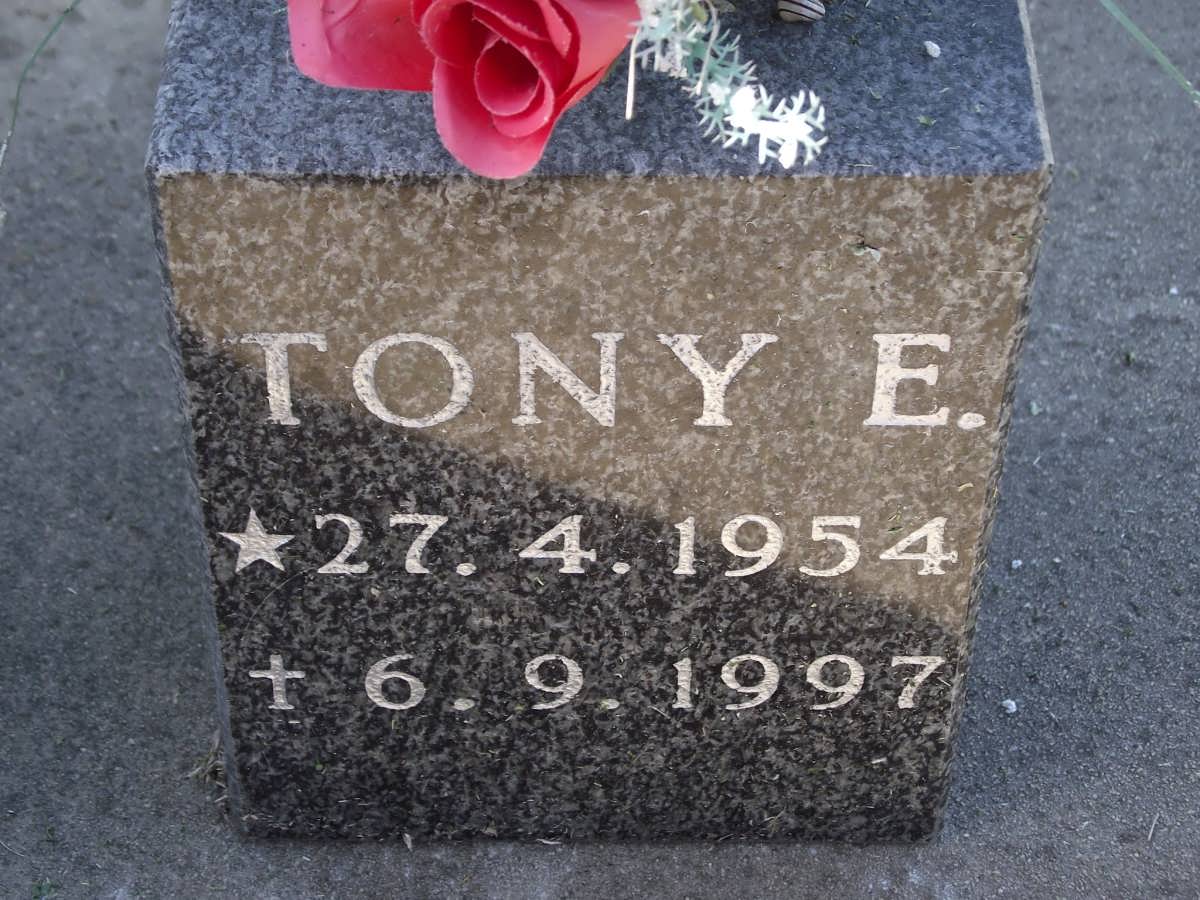 GORDON Tony E. 1954-1997