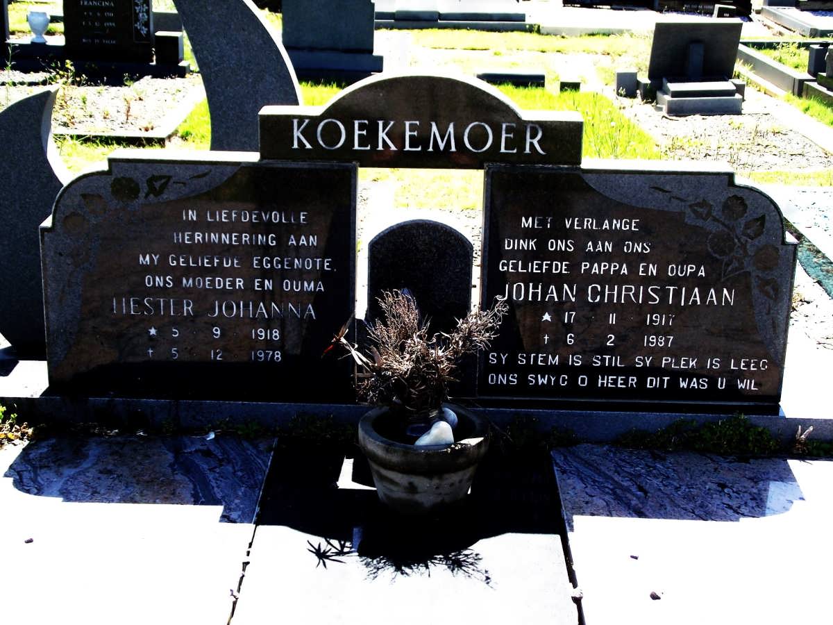 KOEKEMOER Hester Johanna 1918-1978 & Johan Christiaan 1917-1987.JPG