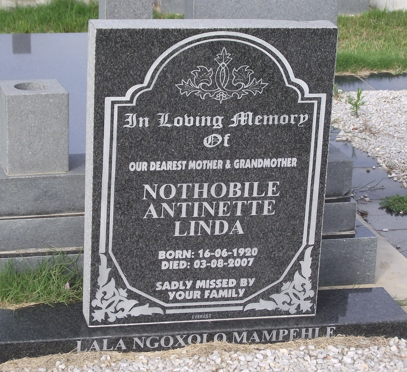 LINDA Nothobile Antinette 1920-2007