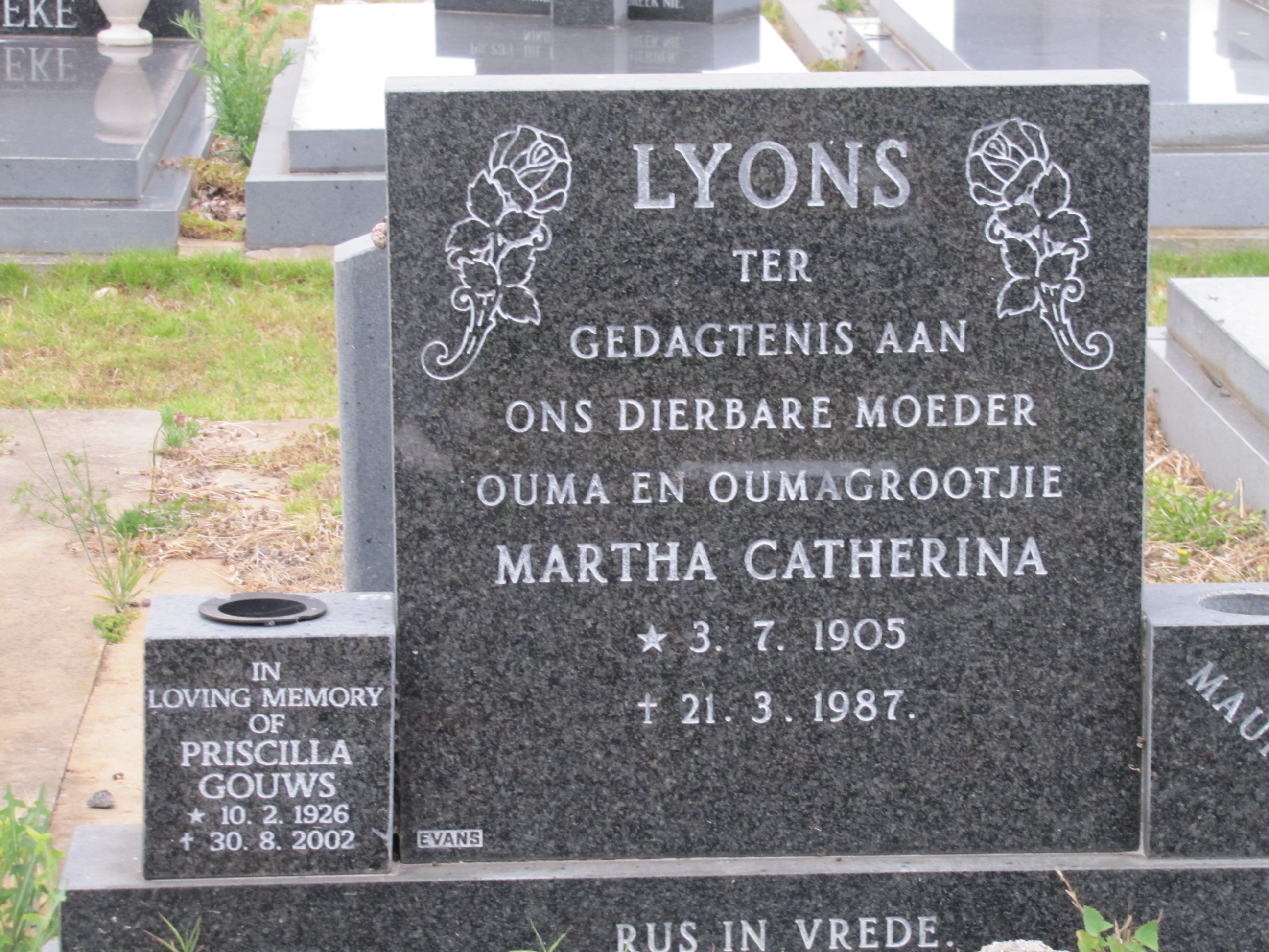 LYONS Martha Catherina 1905-1987 & GOUWS Priscilla 1926-2002.JPG