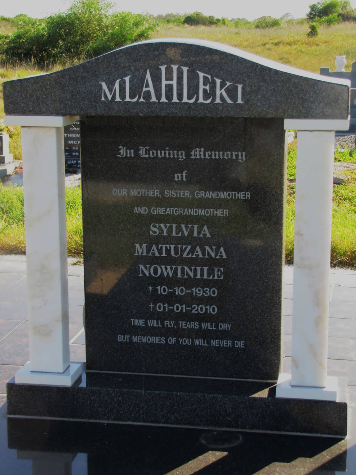 MLAHLEKI Sylvia Matuzana Nowinile 1930-2010