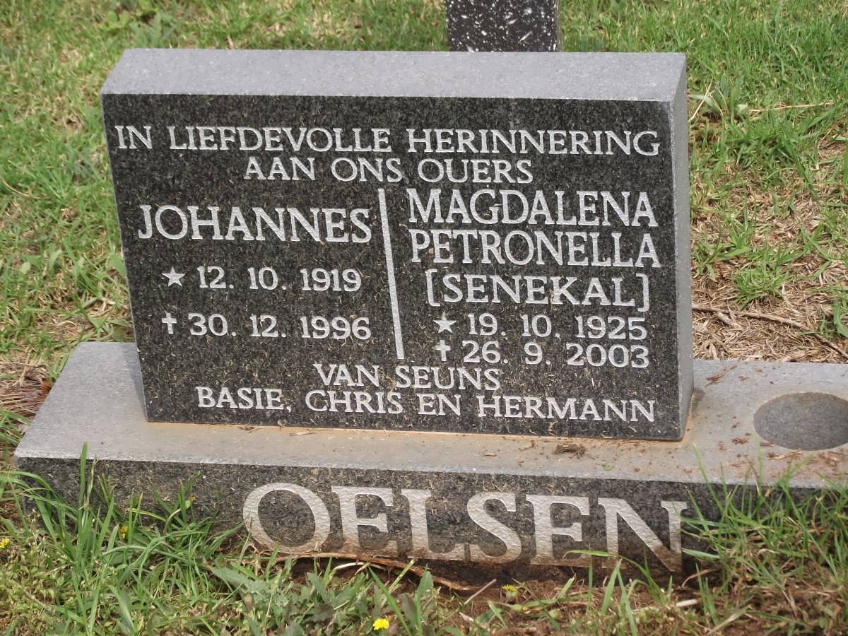 OELSEN Johannes 1919-1996 & Magdalena Petronella SENEKAL 1925-2003