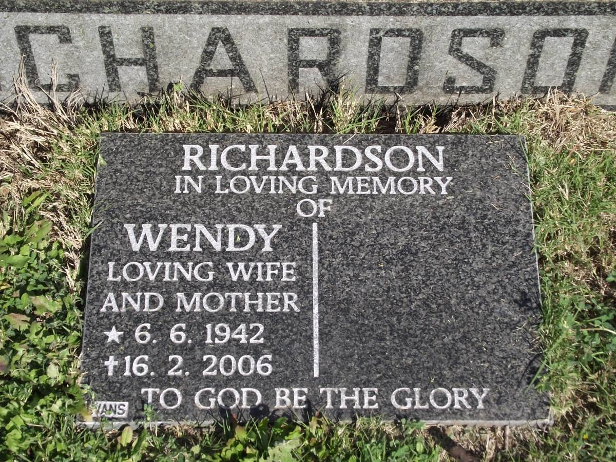 RICHARDSON Wendy 1942-2006
