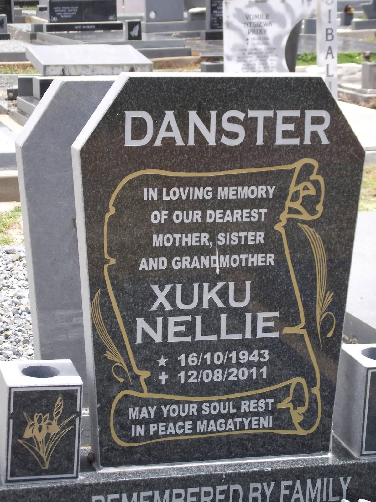 DANSTER Xuku Nellie 1943-2011