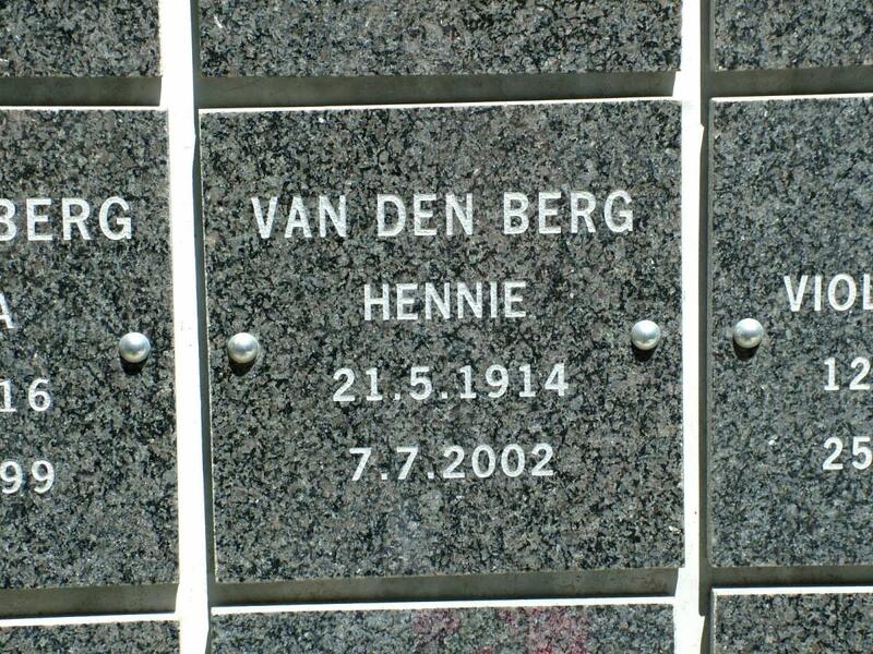 BERG Hennie, van den 1914-2002