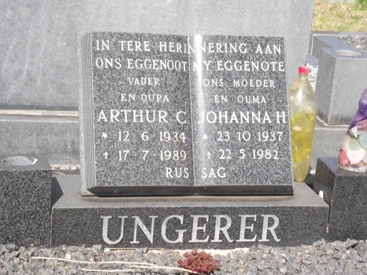 UNGERER Arthur C. 1934-1989 & Johanna H. 1937-1982