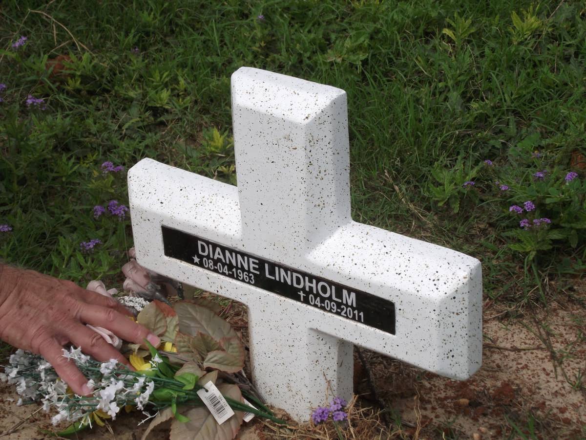 LINDHOLM Dianne 1963-2011