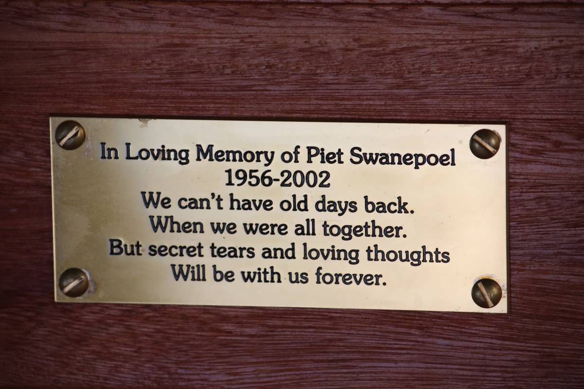 SWANEPOEL Piet 1956-2002