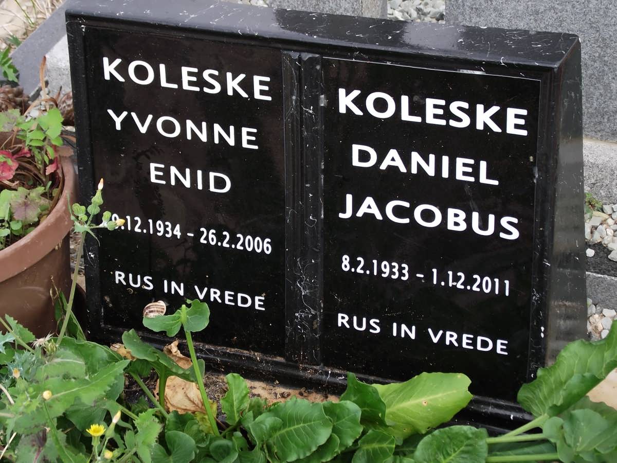 KOLESKE Daniel Jacobus 1933-2011 & Yvonne Enid 1934-2006