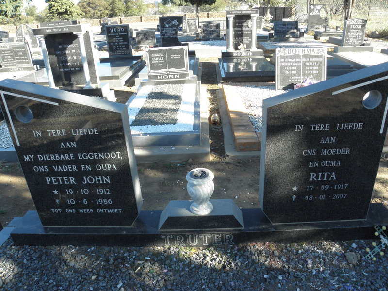 TRUTER Peter John 1912-1986 & Rita 1917-2007