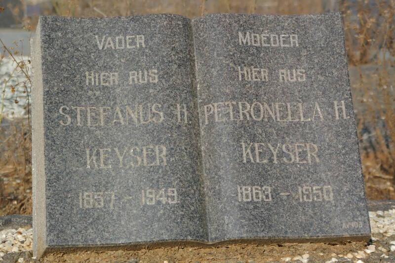 KEYSER Stefanus H. 1857-1949 & Petronella H. 1863-1950