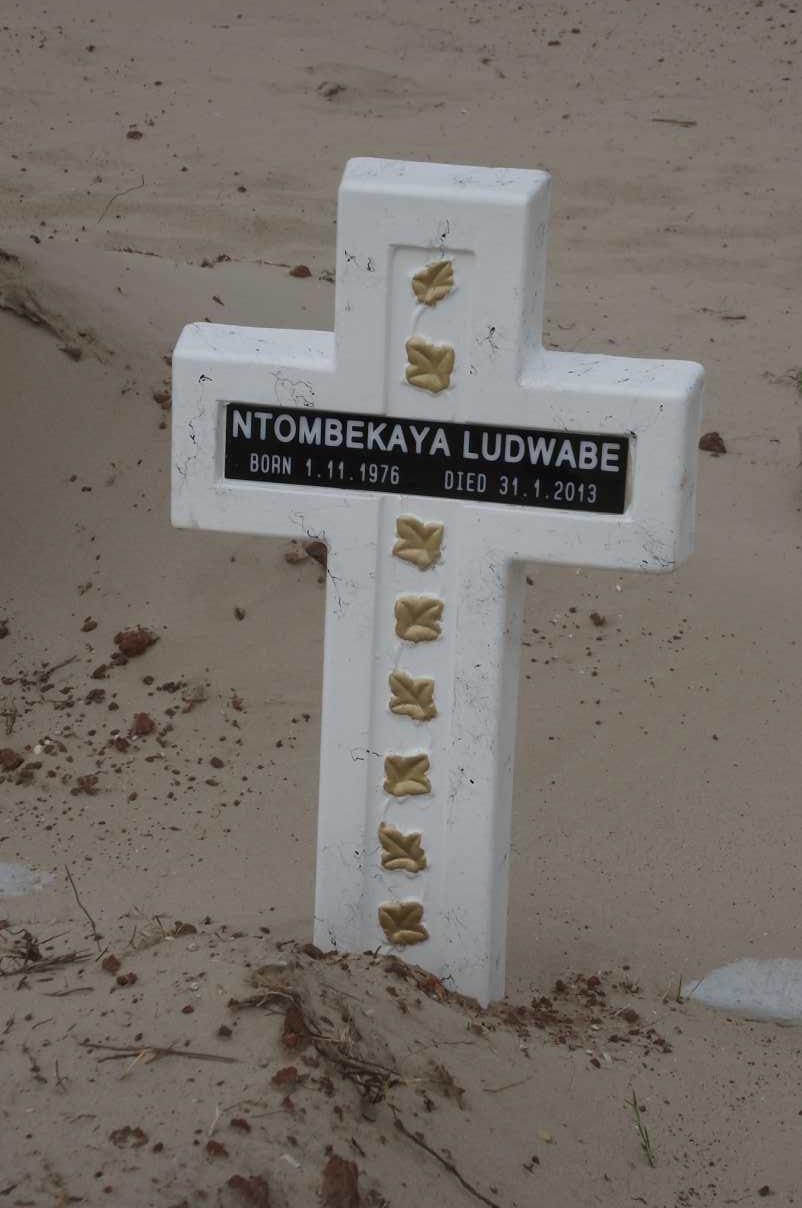 LUDWABE Ntombekaya 1976-2013