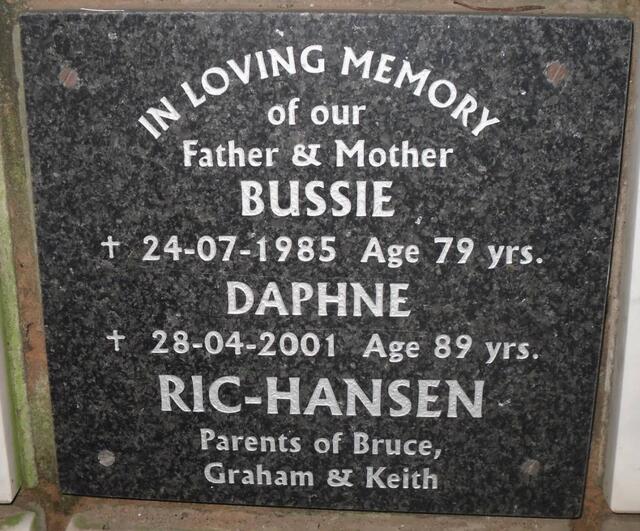 RIC-HANSEN Bussie -1985 & Daphne -2001