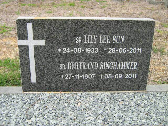 LEE SUN Lily 1933-2011 :: SINGHAMMER Bertrand 1907-2011