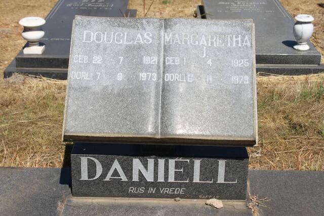 DANIELL Douglas 1921-1973 & Margaretha J. 1925-1979