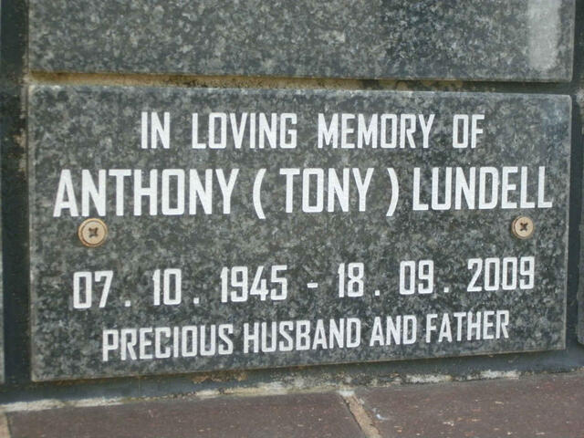 LUNDELL Anthony 1945-2009