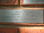 HALL Norman 1947-1994
