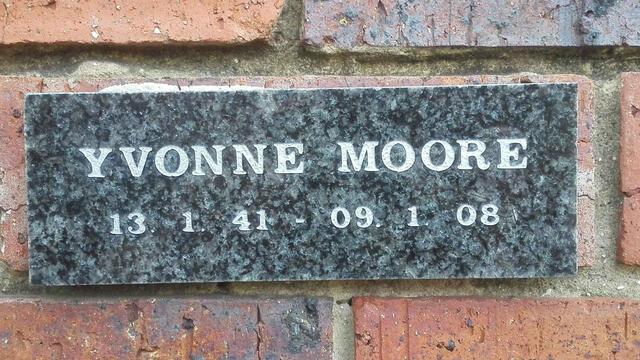 MOORE Yvonne 1941-2008