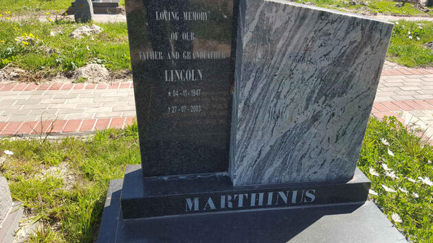 MARTHINUS Lincoln 1947-2003 & Mary Elizabeth 1949-2003