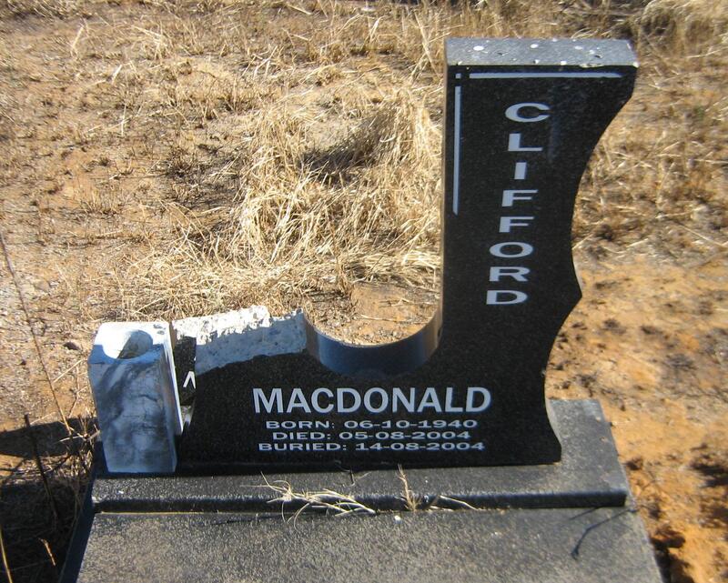 MACDONALD Clifford 1940-2004