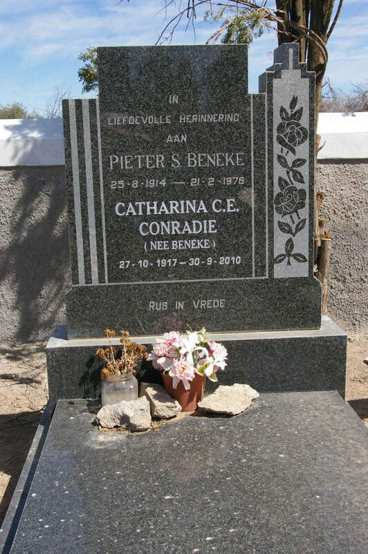 BENEKE Pieter S. 1914-1976 :: CONRADIE Catharina C.E. nee BENEKE 1917-2010