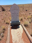 Northern Cape, NAMAQUALAND district, Lekker Drink 245, farm cemetery
