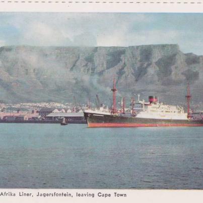 Ship leaving Cape Town