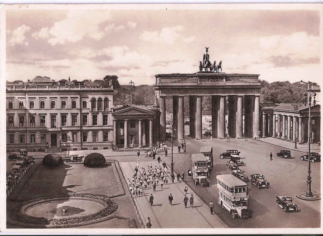 Berlin - Pariser Platz und Brandenburg Tor