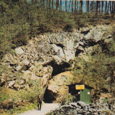 Hönnetal, Entrance to the Caves