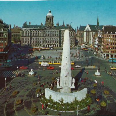 Amsterdam, Koninklijk Paleis op de Dam met Nationaal Monument