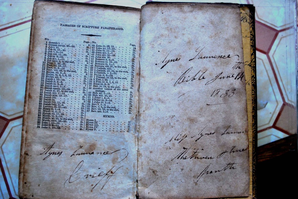 ALBM-SM-462-443-12-BIB_WALKER-LAURENCE_02