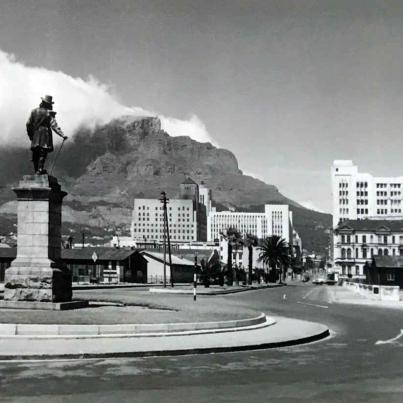 Jan van Riebeeck Statue Adderly Street