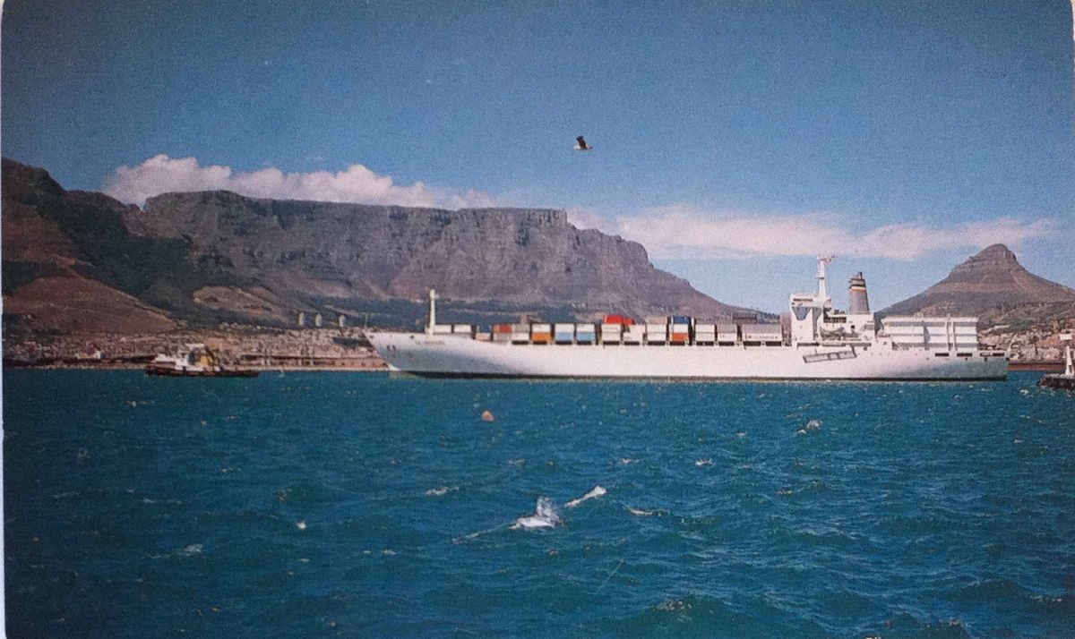 Kaapstad, Houerskip vaar Tafelbaaihawe binne.