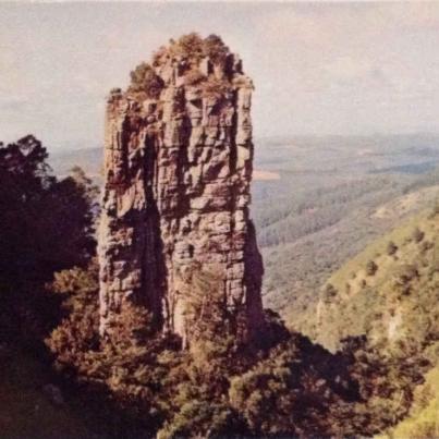 Die Rotstoring (The Pinnacle) naby Graskop.