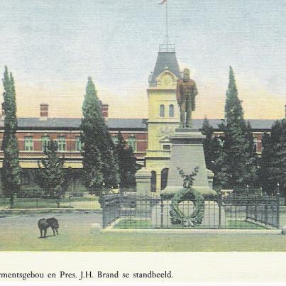 BLOEMFONTEIN Old Government Building &amp; Pres JH Brand Statue