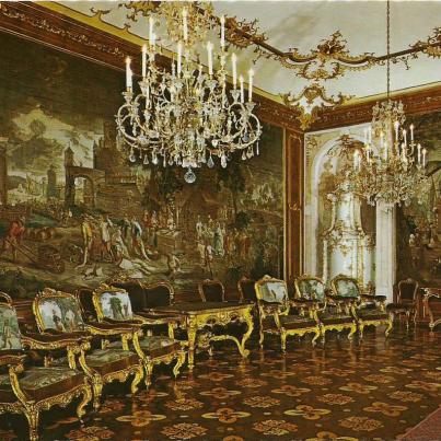 Gobelinsalon (Gobelin salon. 18th Century Brussels tapestries. Also on the six armchairs)