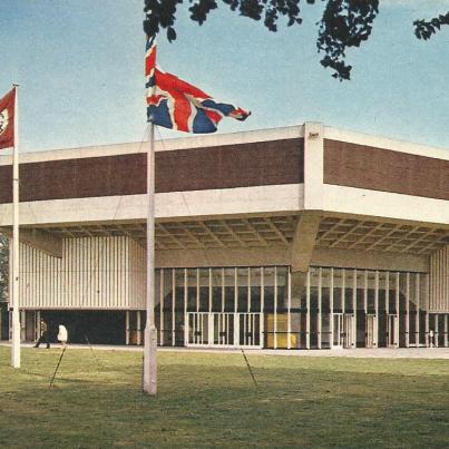 Chichester, Festival Theatre, Oaklands Park