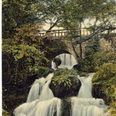 Glasgow Rouken Glen, The Waterfall.jpg