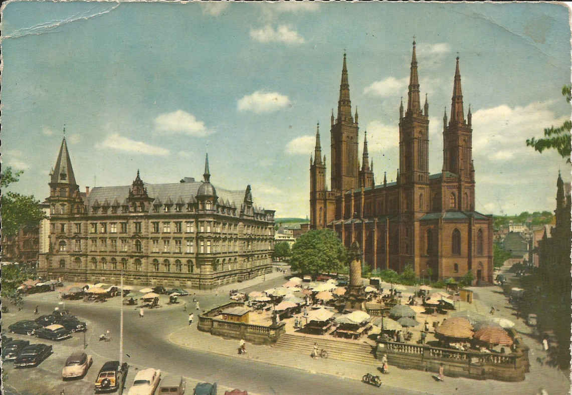 Wiesbaden, Rathaus - Marktplatz - Marktkirche