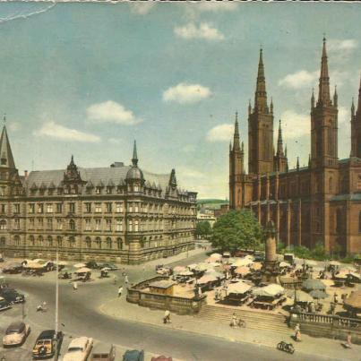 Wiesbaden, Rathaus - Marktplatz - Marktkirche