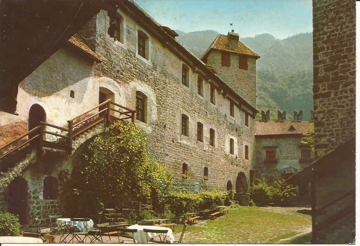 Bolzano ( Bozen ), Schloss Runkelstein, Der Schlosshof
