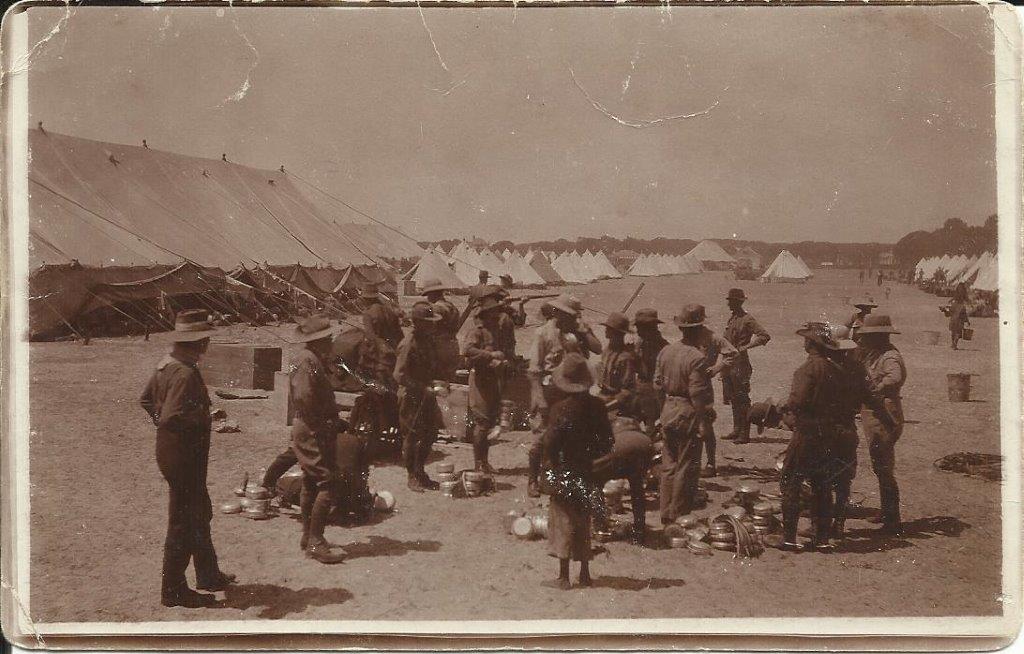 Rantsoene ontvang3 / Receiving rations
