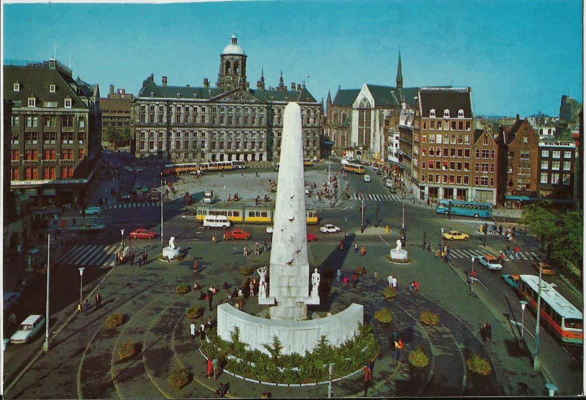 Amsterdam, Koninklijk Paleis op de Dam met Nationaal Monument