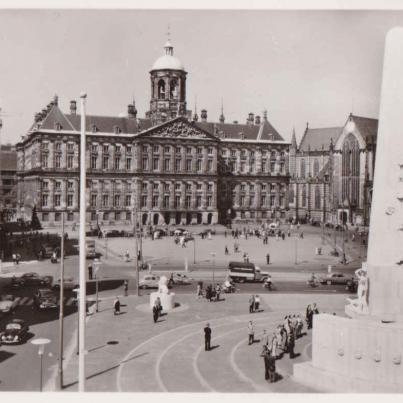 Amsterdam, Dam with Royal Palace and National Monument